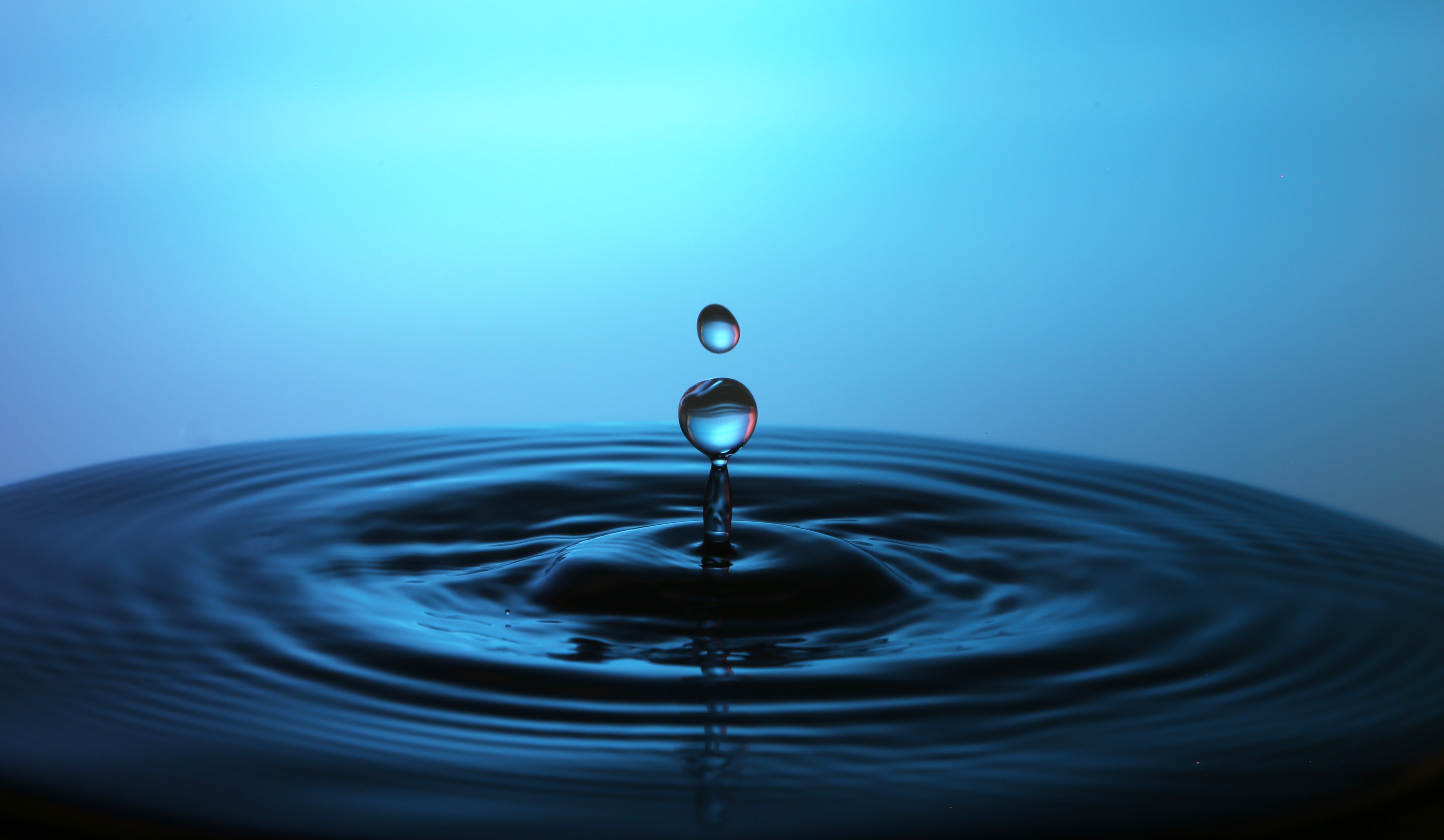 Terapi me ujë, njihuni me benefitet e rralla që mund ti dhuroni trupit tuaj