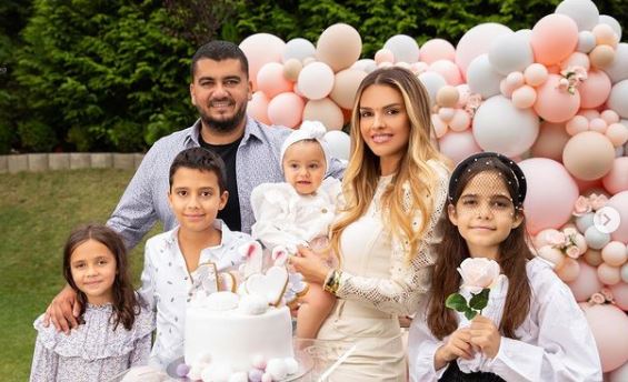 Festë në familje, Ariana dhe Ermali bëjnë dedikimet e ëmbla për të shtrenjtën e tyre