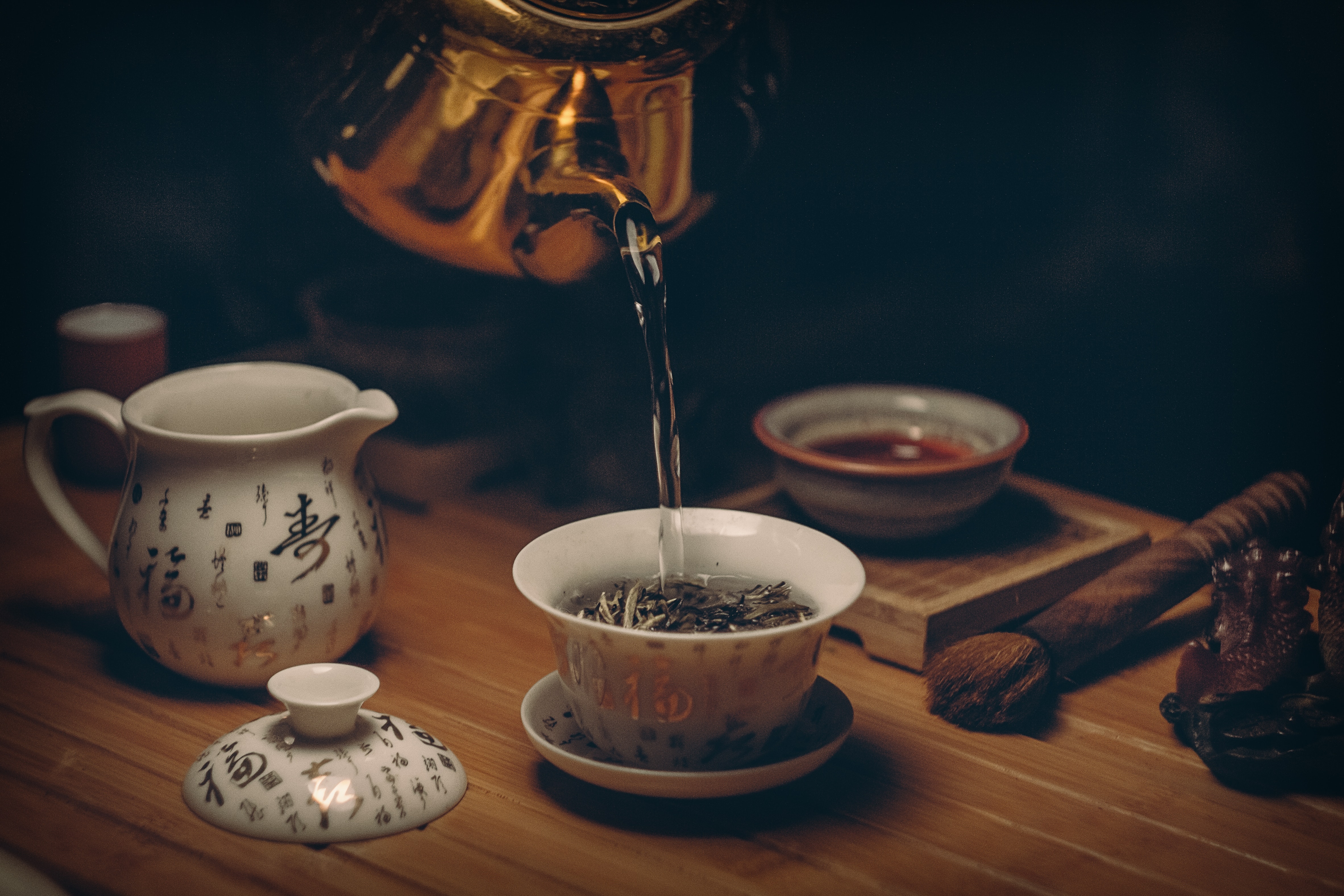 5 arsye të rëndësishme pse duhet të konsumoni çaj të nxehtë në verë