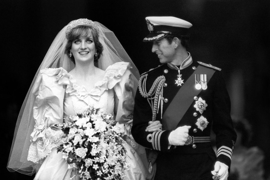 E çuditshme! Pas 40 vitesh del në ankand torta e dasmës së Princit Charles dhe Lady Diana