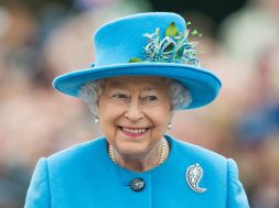 POUNDBURY, DORSET - OCTOBER 27:  Queen Elizabeth II tours Queen Mother Square on October 27, 2016 in Poundbury, Dorset.  (Photo by Samir Hussein/WireImage)