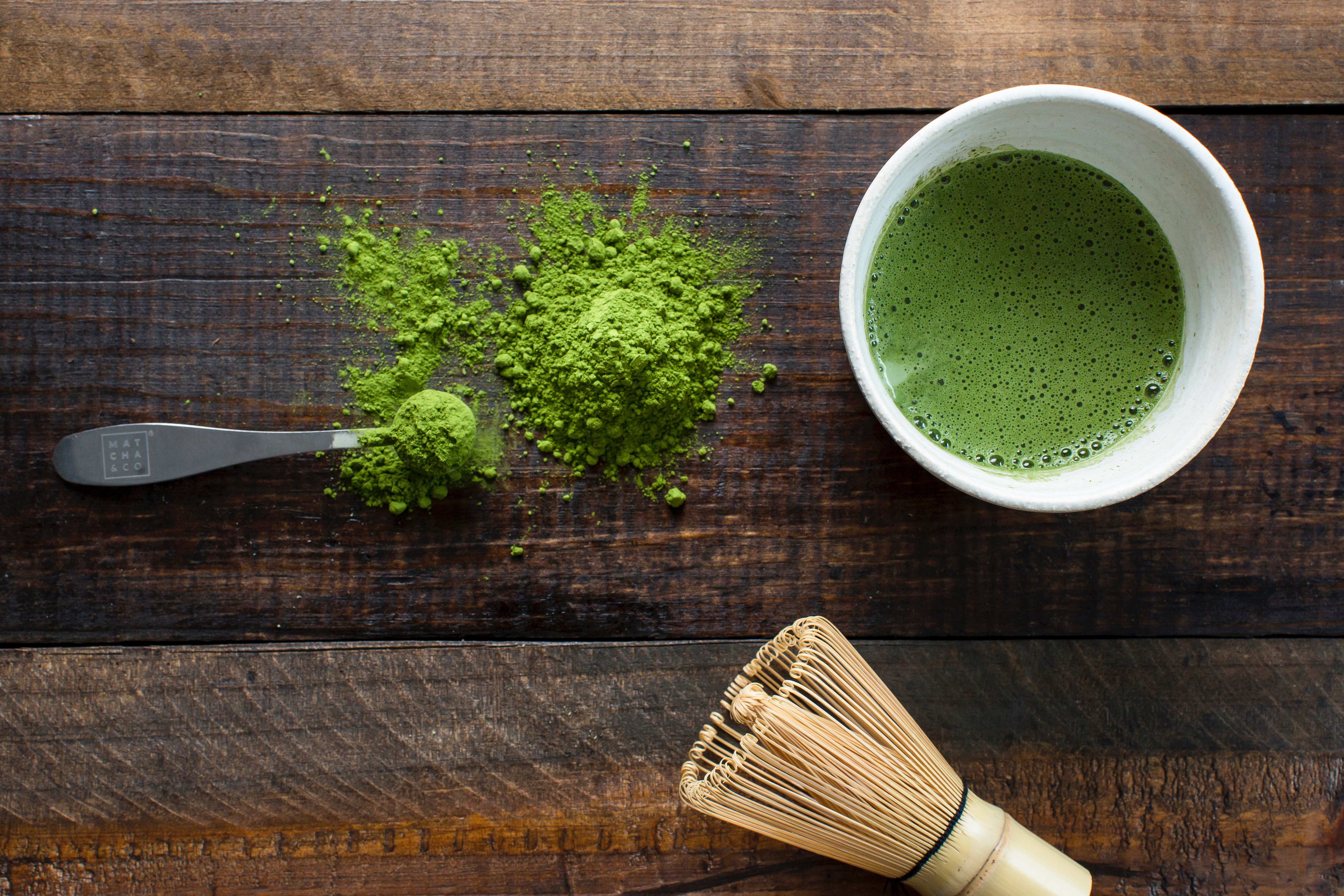 Arsyet pse pas çajit jeshil fshihen sekretet më të mëdha të bukurisë