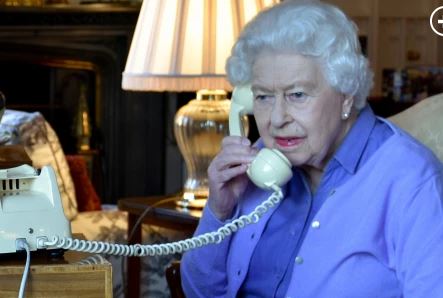Kush janë të besuarit e saj! Mbretëresha Elisabeth e përdor telefonin vetëm për dy persona
