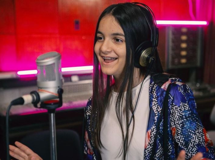 Nga mesazhi i veçantë i këngës tek përgatitjet për ‘Junior Eurovision 2021′, Anna Gjebrea zbulon detajet