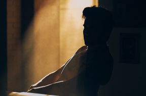 devn-efIDlLbJqYY-unsplash