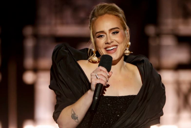 E papritur! Ja kujt ia dedikon Adele suksesin e saj në ‘Brit Awards 2022’