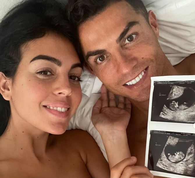 Komplikohet lindja, Cristiano Ronaldo dhe Georgina humbin një nga binjakët