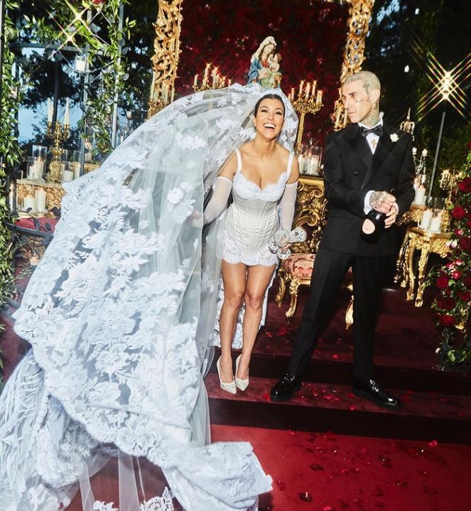 Dalin pamjet nga dasma madhështore e Kourtney Kardashian dhe Travis Barker