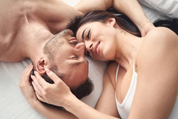 Çiftet që flenë në dhoma të ndara përmirësojnë marrëdhënien e tyre