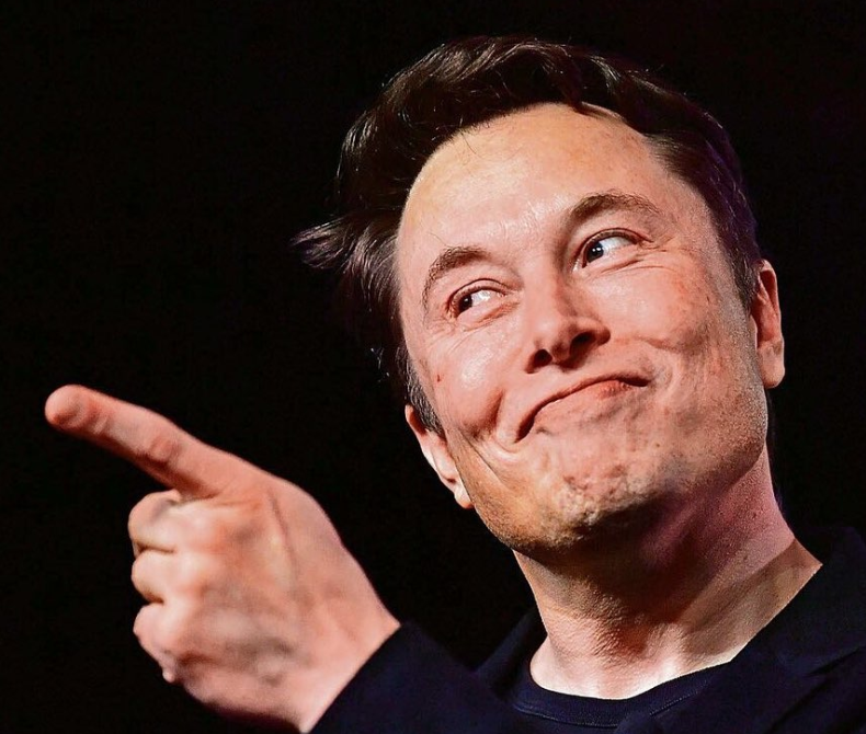Nuk i pranoi orientimin seksual, e bija çon Elon Musk në gjykatë