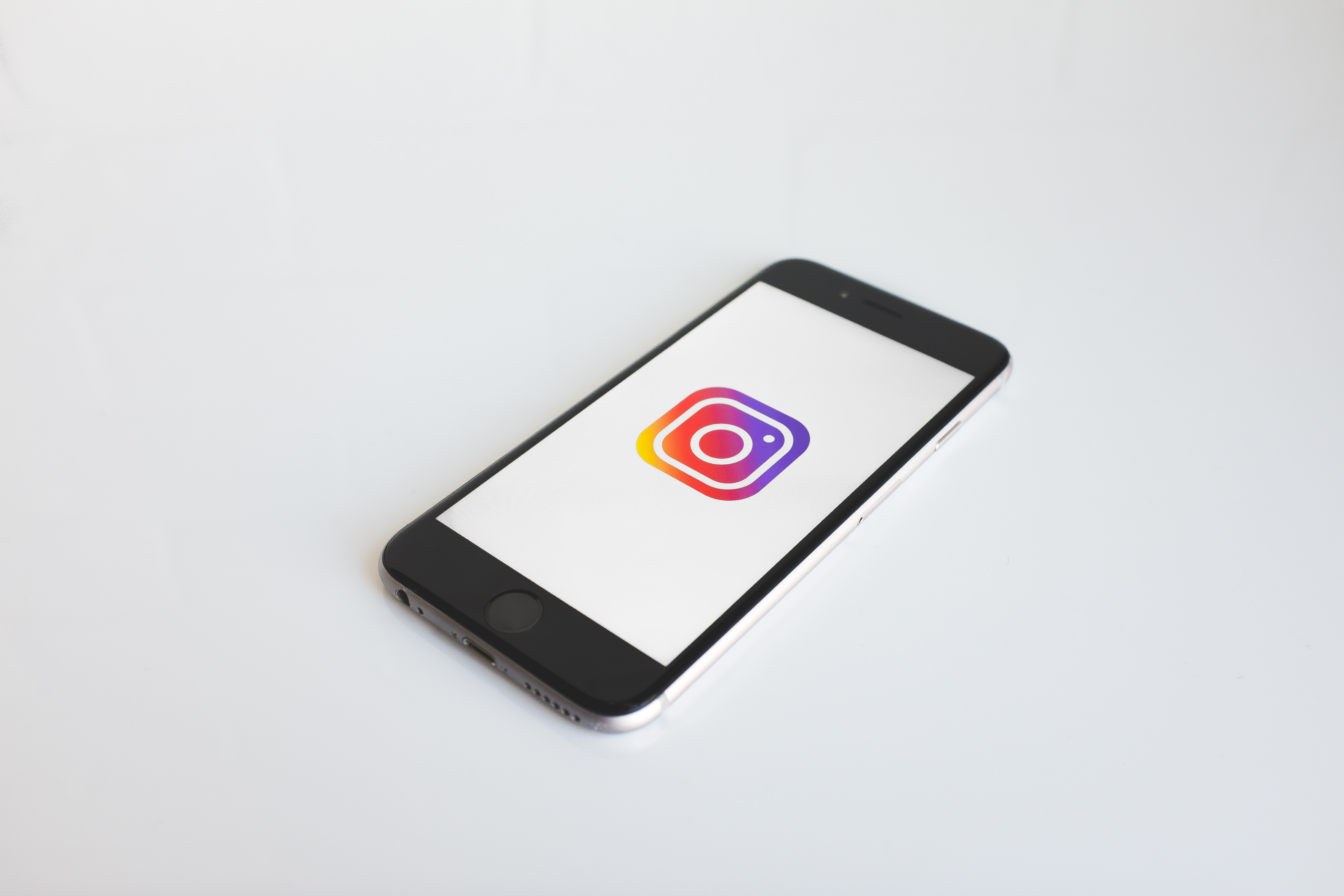 Instagram sjell shumë shpejt risinë për verifikimin e moshës