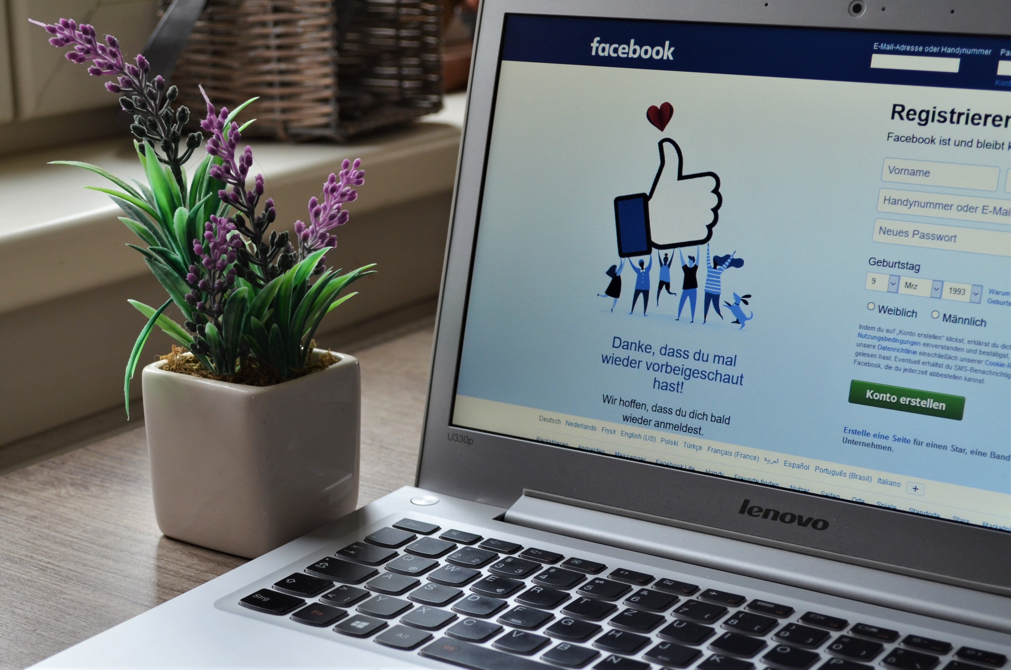 Biznese kini kujdes, Facebook godet komentet e rreme