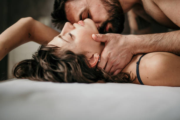 Puthja singaporiane, eksperimenti seksual që po çmend çiftet në shtrat