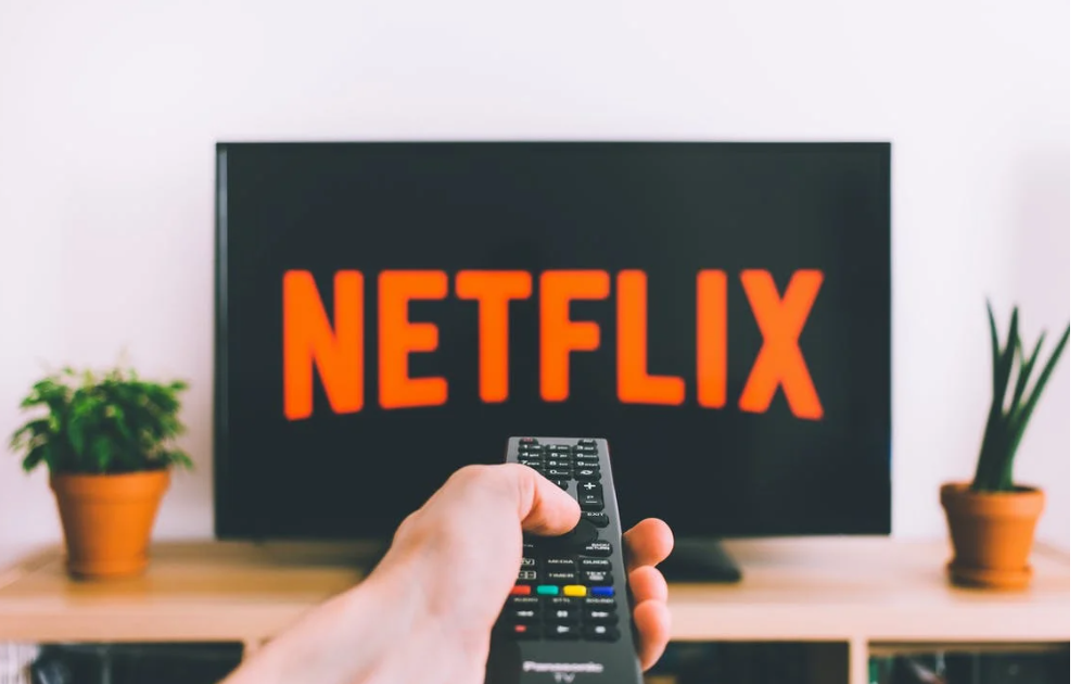 Netflix surprizon fansat, rikthen në ekran filmin e njohur për herë të dytë