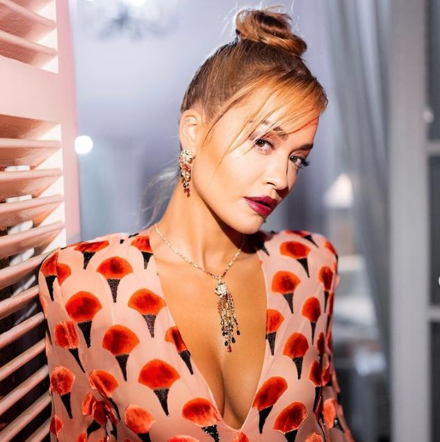 Rita Ora rikthehet në Shqipëri, zbulohet data dhe detajet e koncertit