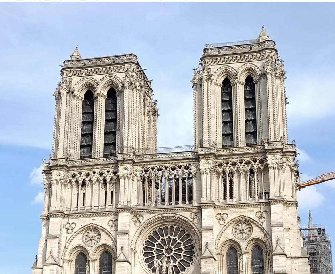 Pas zjarrit, ja kur pritet të hapë dyert për turistët “Notre Dame”