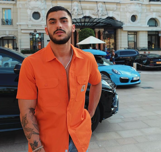 Butrint Imeri sapo e gjeti ‘lulen’ e tij binjake, fansja surprizon në mes të koncertit