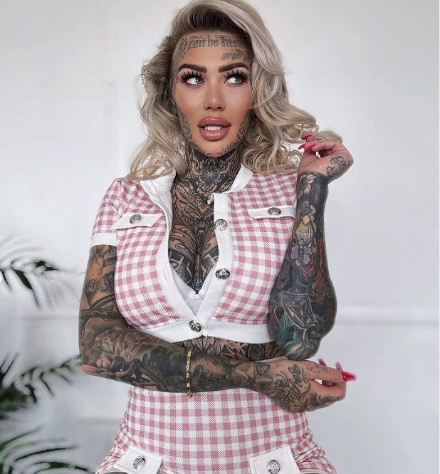 Modelja e Only Fans shokon ndjekësit, poston videon teksa bënë tatuazh brenda vaginës