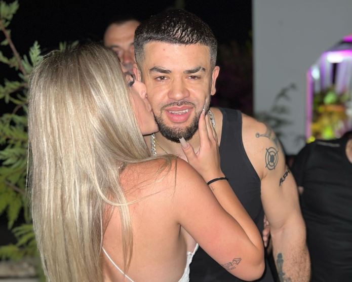 Duke e puthur dhe me të njejtin tatuazh, kush është vajza misterioze përkrah Noizyt