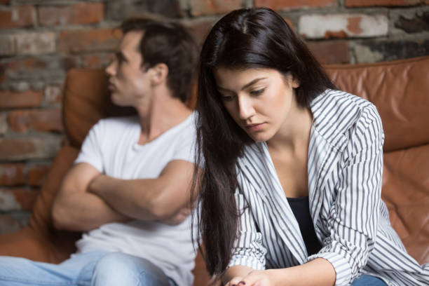 Këtu janë 5 gjërat që nuk duhet të bëni kur miku juaj është duke u divorcuar