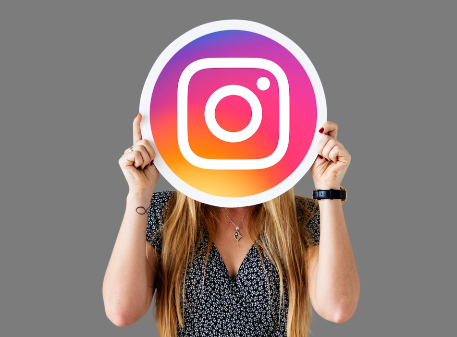 A i njofton Instagrami përdoruesit për ‘screenshots of stories’? Videot në Tik Tok çmendin rrjetin