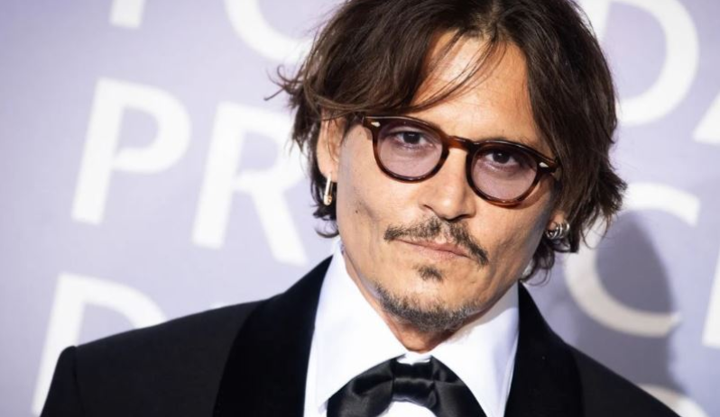 Johnny Depp në romancë me avokaten e tij
