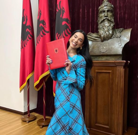 Pasi mori nënshtetësinë shqiptare, reagon e emocionuar Dua Lipa