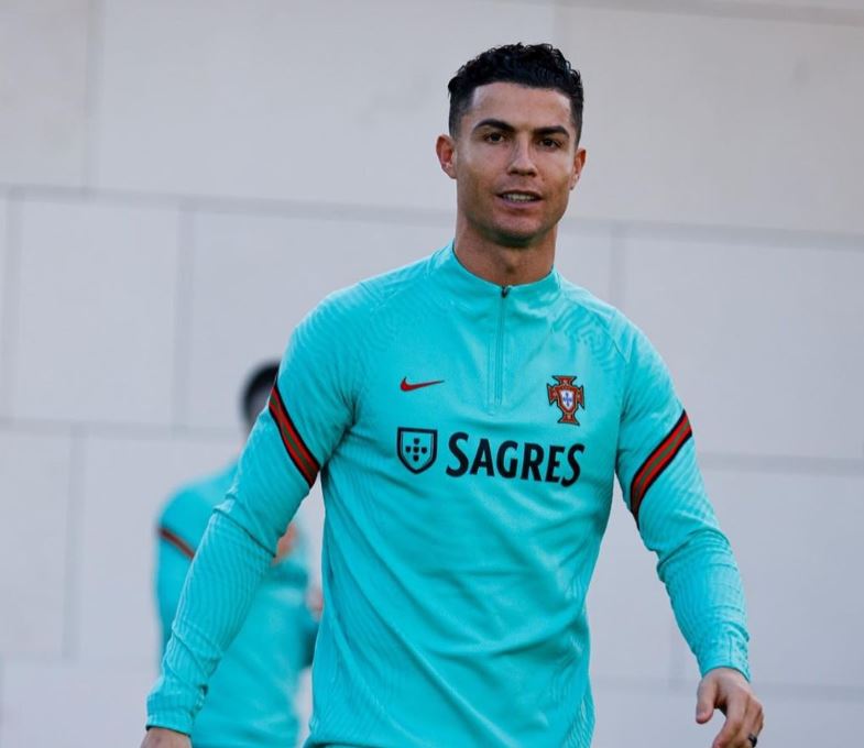 E pritshme, Cristiano Ronaldo pritet të firmos kontratën me skuadrën e zemrës
