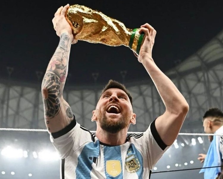 Lionel Messi vendos një rekord të ri në rrjete sociale me postimin me Kupën e Botës