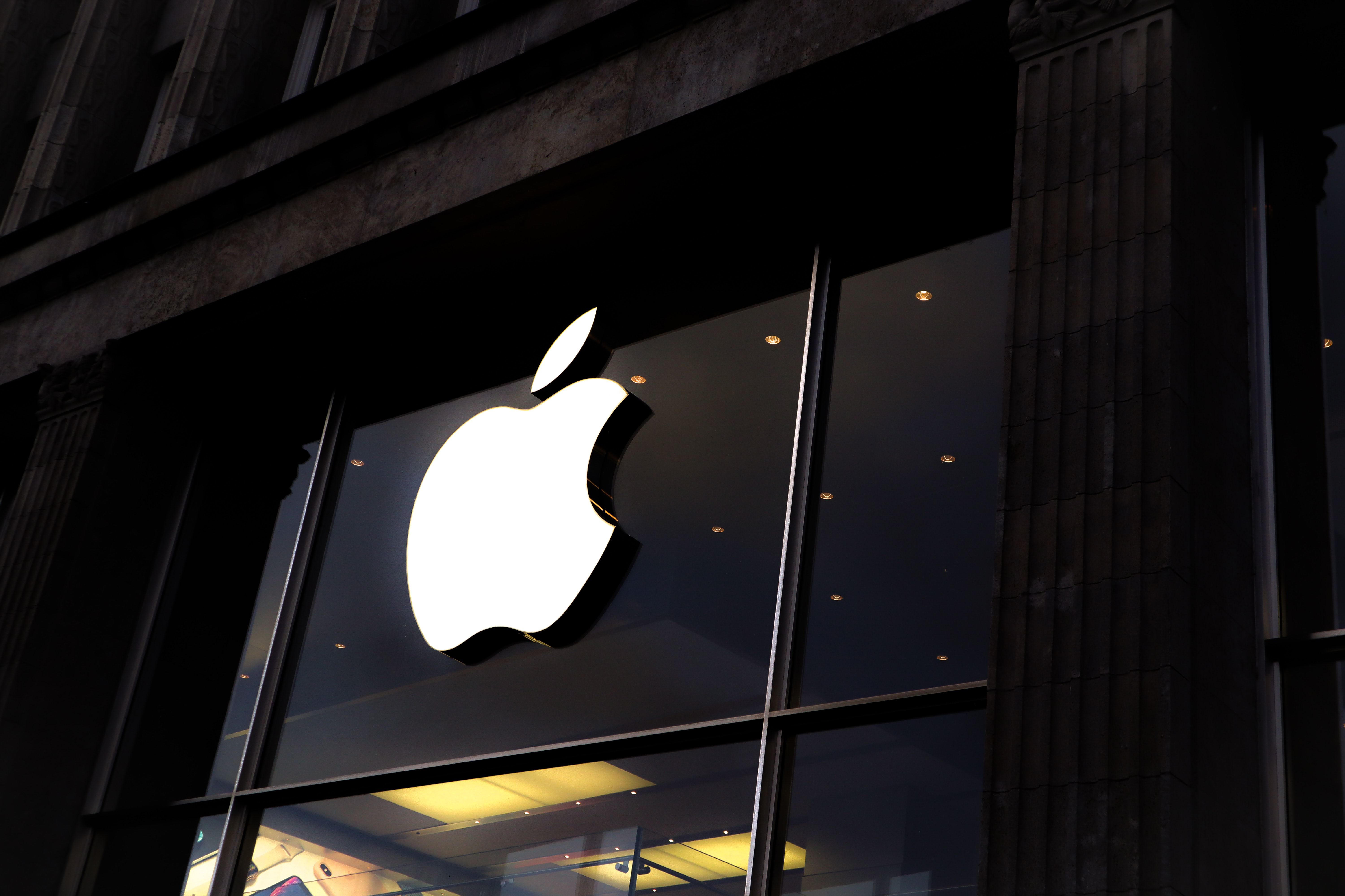 Kufizimet për Covid goditën prodhuesin e iPhone