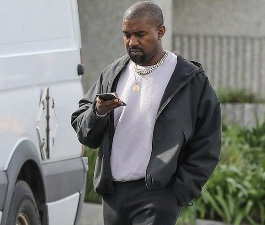 Kanye West pezullohet përsëri nga Twitter