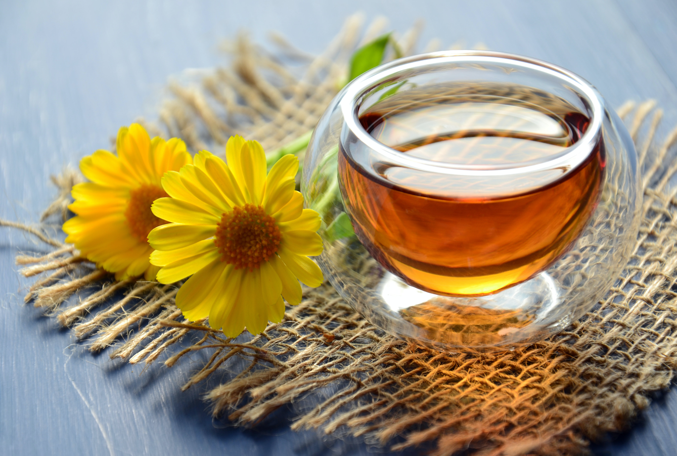 Njihuni me 5 mënyrat se si çaji i kamomilit sjell përfitime për shëndetin tuaj