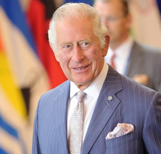 Mbreti Charles largon Princin Andrew nga ‘Pallati Buckingham’