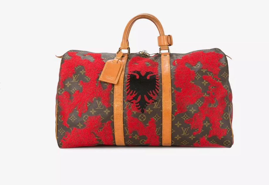 Flamuri shqiptar në koleksionin e ‘Louis Vuitton’, ja sa kushton çanta e veçantë