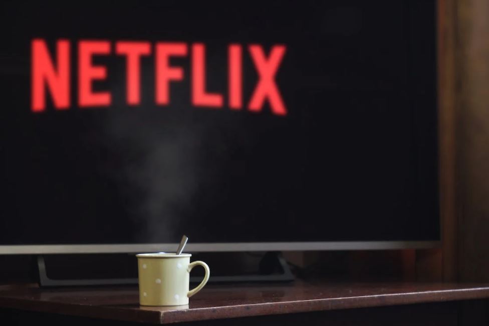 Goditja e fjalëkalimit të Netflix nxiti fuqishëm rritjen e regjistrimeve dhe të ardhurave