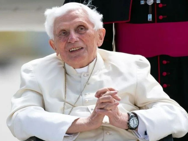 Ndahet nga jeta në moshën 95-vjeçare ish-Papa Benedikti XVI