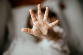 A girl showing 5 with her fingers