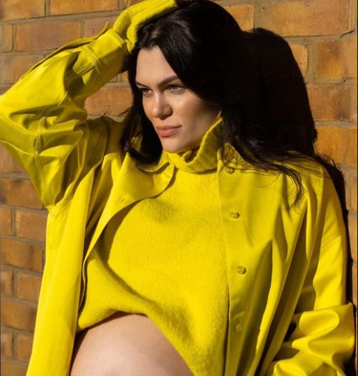Në pritje të ëmbël, Jessie J zbulon në mënyrën më të veçantë gjinin e bebit