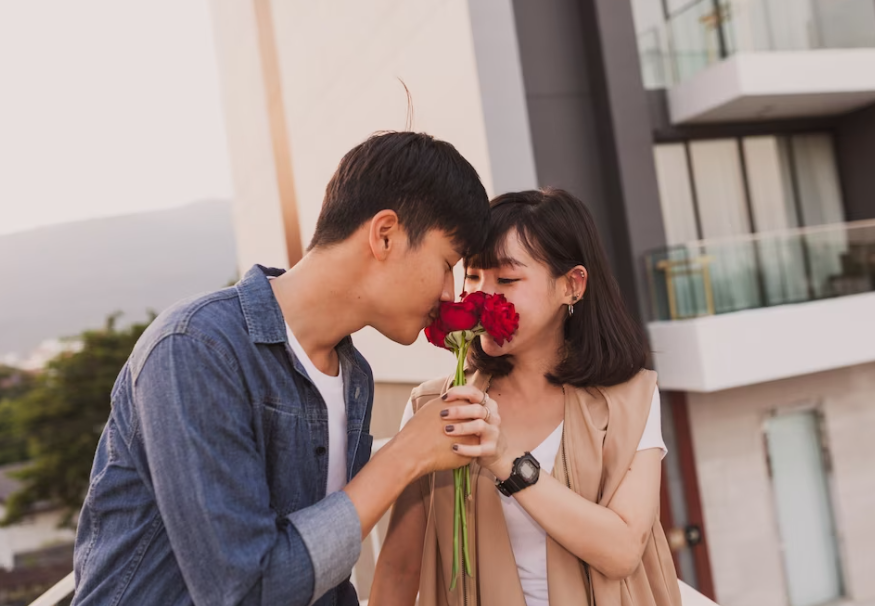 Këto janë 5 këshilla për të ndihmuar çiftet që të rindezin flakën e dashurisë në ditën e Shën Valentinit