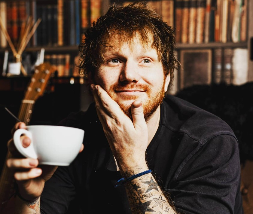 Momente të vështira për Ed Sheeran, artisti përlotet në daljen e fundit