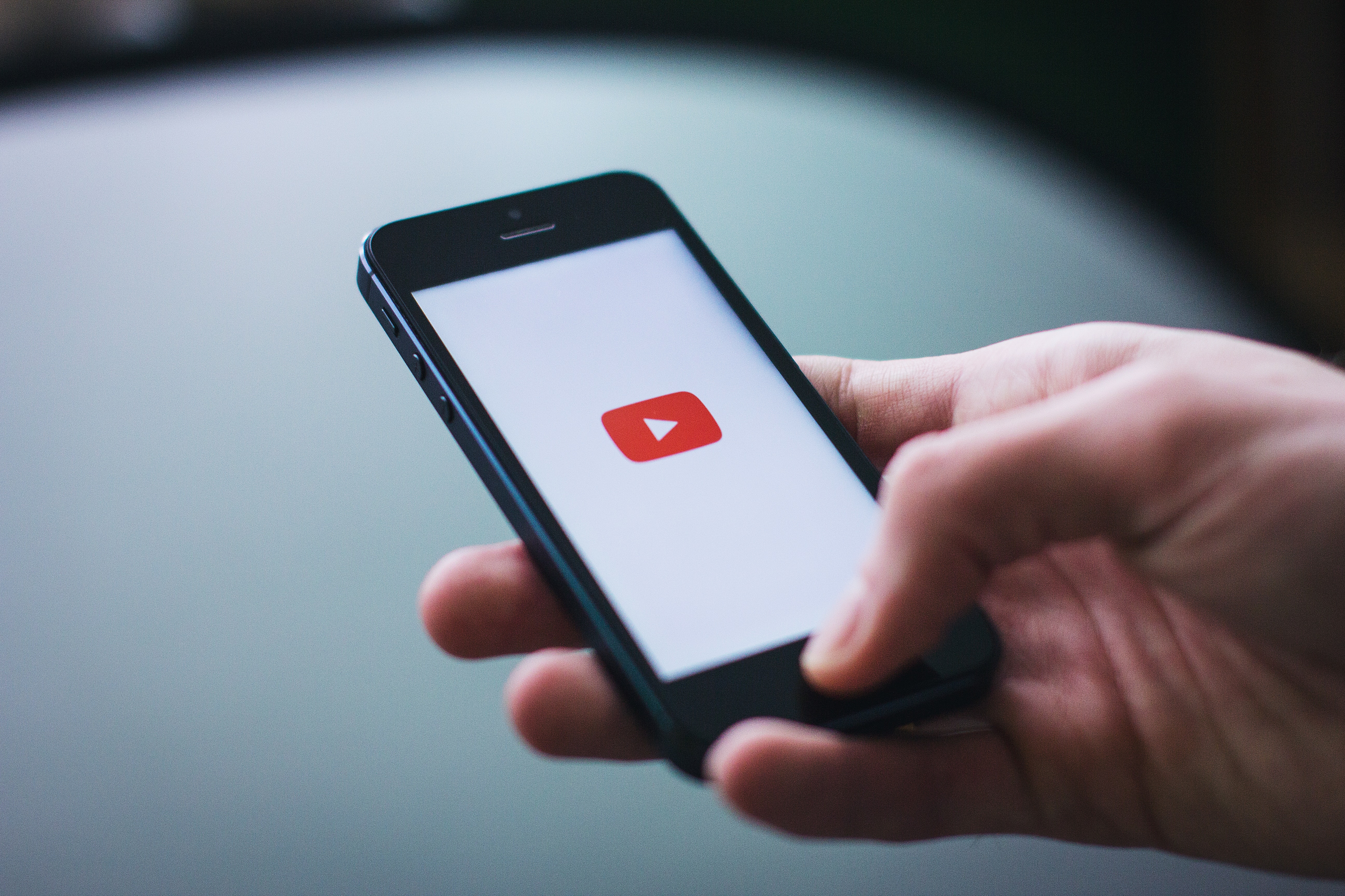 YouTube akuzohet për mbledhjen e të dhënave të fëmijëve në Mbretërinë e Bashkuar
