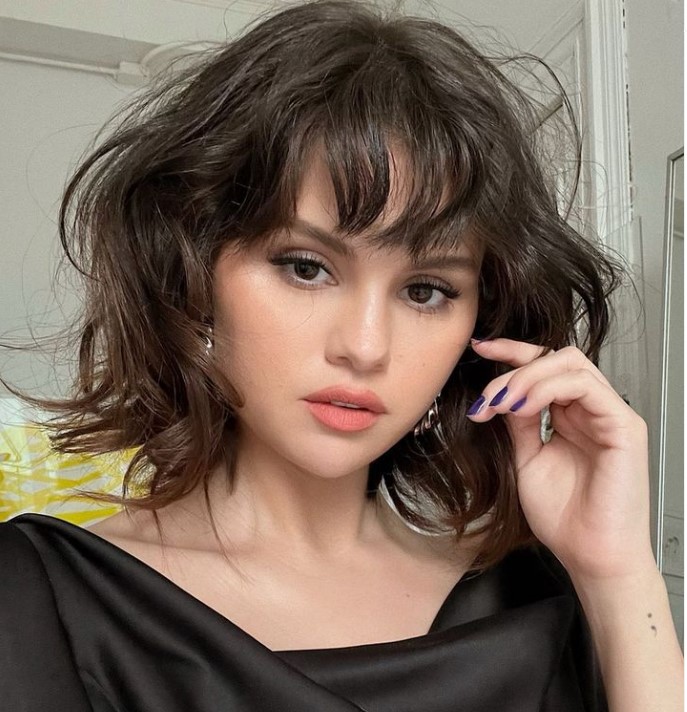 Përballë epokës së editimeve të fotove, Selena bën postimin e guximshëm