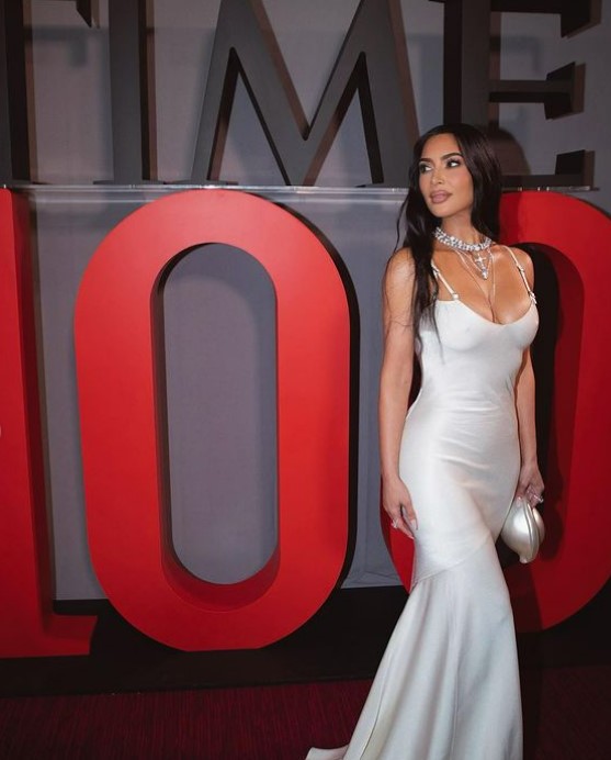 ‘Ka netë që qaj për të fjetur’, Kim Kardashian rrëfen vështërisitë e prindërimit