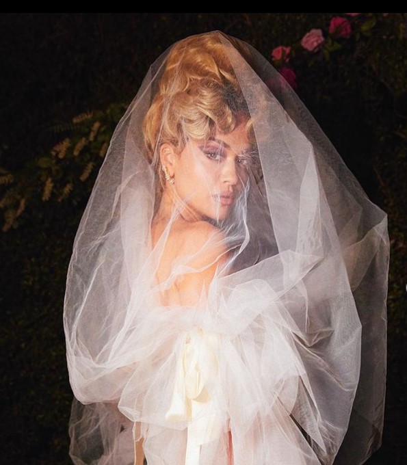 Rita Ora zbulon detaje nga dasma në fshehtësi me Taika Waititin