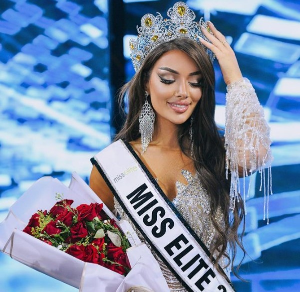 ‘Miss Elite World 2023’, ja kush është brunia simpatike që rrëmbeu kurorën