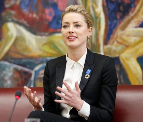 Amber Heard thyen heshtjen, mohon të largohet nga Hollywood