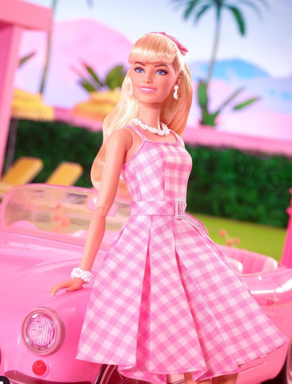 Filmi ‘Barbie’ konsumoi bojën rozë për të gjithë botën