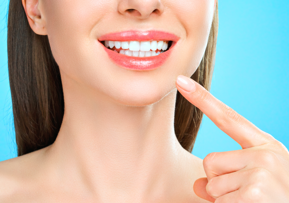 Këto janë 7 ushqimet që zbardhin dhëmbët dhe përmirësojnë shëndetin oral
