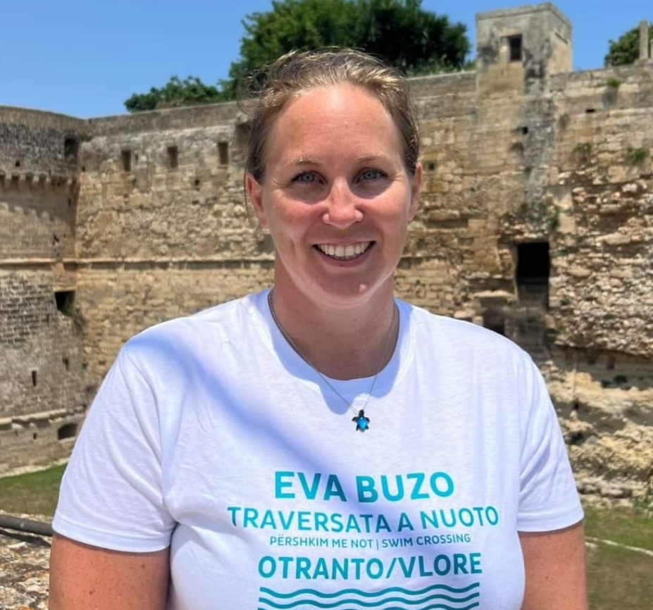 Gruaja e parë që tenton të kalojë me not kanalin e Otrantos, Eva Buzo vjen me një mision sfidues