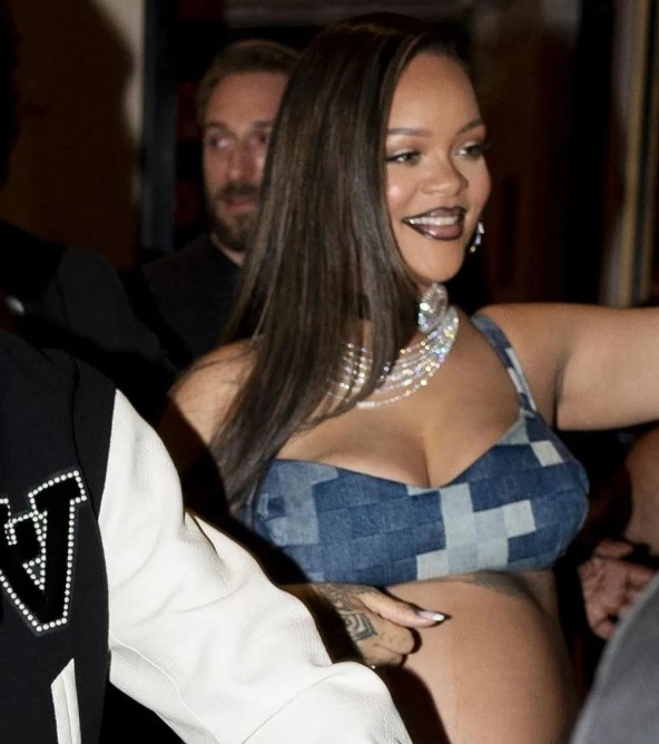 Rihanna sjell trendin e guximshëm të vendosjes së orës